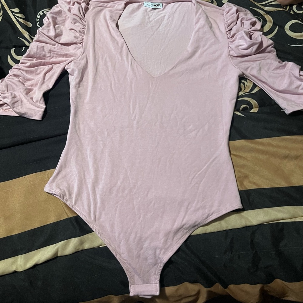 Women’s short sleeve bodysuit